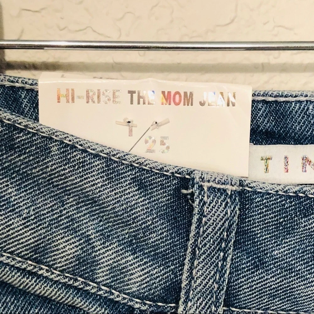 NWT Tinseltown Distressed High Rise The Mom Skinny Jeans Size 25
